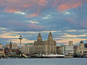 Liverpool Skyline, Sidewalk fast lane, Liverpool's hustle, Cond Nast Traveler HD wallpaper