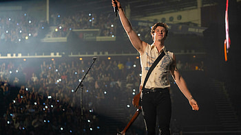Shawn Mendes, Concert in spore, Celebrity news, Bachelor HD wallpaper
