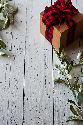 Holidays, New Year, Christmas, Branch, Box, Present, Bow, Gift HD phone wallpaper
