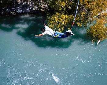Bungee jumping video, Extreme sport, Viral sensation, Social media buzz HD wallpaper