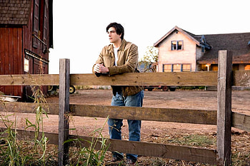 Clark Kent on the farm, superman returns, superman - clark kent - farm - movies - superhero - fantasy, brandon routh, movie, supermann HD wallpaper