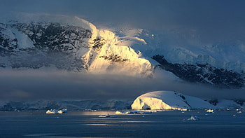 Antarctica Travels, Icebound wilderness, Majestic icebergs, Pristine landscapes HD wallpaper