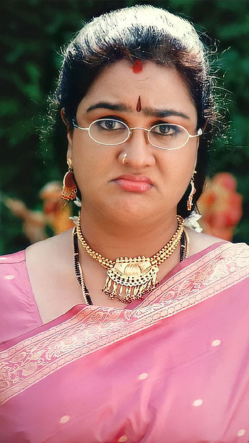 Urvashi, malayalam actress, saree beauty, funny face HD phone wallpaper