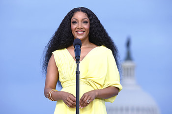 Mickey Guyton, Struggled to write music, Own perspective HD wallpaper
