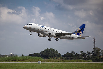 ExpressJet Airlines, Introduces Embraer E175 HD wallpaper