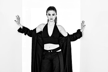 Selena Gomez The Hollywood Reporter, selena-gomez, celebrities, music, girls, monochrome, black-and-white HD wallpaper