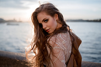Gorgeous Girl Looking Back , girls, model, gorgeous, beautiful HD wallpaper