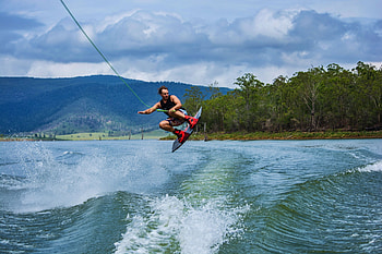 Jumping the wake, Wakeboarding HD wallpaper
