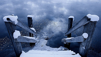wooden stairs down to a frozen lake, winter, stairs, wood, lake, ice HD wallpaper