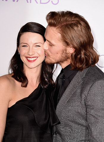 Sam Heughan, Jamie Fraser, Outlander couple, TV show HD phone wallpaper