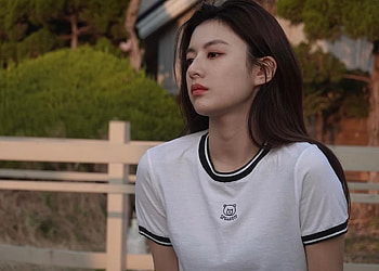 Go Yoon Jung ideas in 2022. kecantikan, wanita, gadis ulzzang HD wallpaper