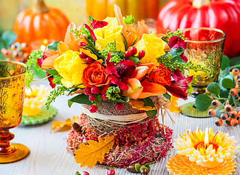 Roses, berries, bouquet, flowers, candle HD wallpaper