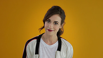 Colleen Ballinger, Multitalented entertainer, Hilarious comedy, Creative genius HD wallpaper
