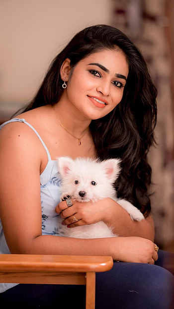 Shruti Selvam, tamil actress, pet lover HD phone wallpaper