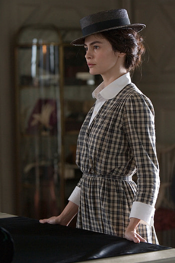 Chanel costumes, Cinemattire, Coco Chanel, En HD phone wallpaper