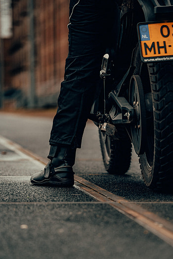Motorcycles, Motorcyclist, Motorcycle, Bike, Leg HD phone wallpaper