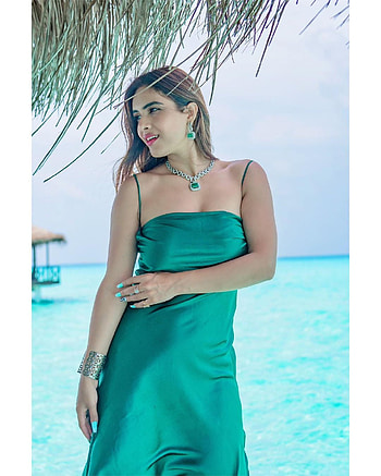 Neha Malik, sky, dress HD phone wallpaper
