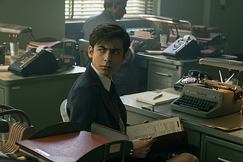 Umbrella Academy 1x06 episode, Mind-bending storyline, Supernatural elements, Unforgettable scene HD wallpaper