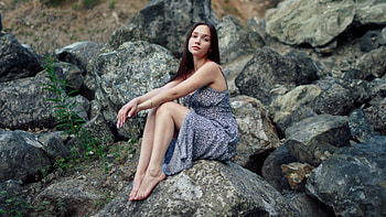 Girl Barefoot Sitting On Rocks, girls, model HD wallpaper