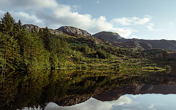 Llyn Llywelyn, Wales, water, reflections, hills, clouds, trees, landscape, sky HD wallpaper