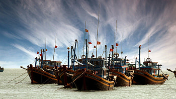 beautiful clouds over the fleet, sea, clouds, flags, boats HD wallpaper