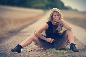 Boot Style, cowgirls, dress, boots, blondes, ranch HD wallpaper
