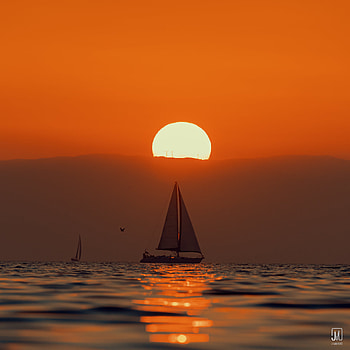 Sailboat, Sunset, Sea, Sun, Glare, Miscellanea, Miscellaneous, Sailfish HD phone wallpaper