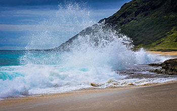 Surf Spay on Hawaiian Beach Oahu, island, sand, hawaii, tropical, spray, beach, surf, break, oahu, islands, ocean, wave, sea, white, foam, pacific, exotic, paradise, polynesia HD wallpaper