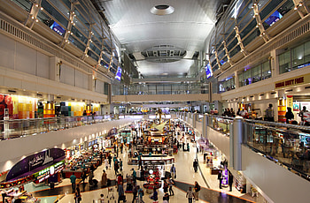 World's largest airport, Easy parking solutions, Air travel rankings, Travel trivia HD wallpaper