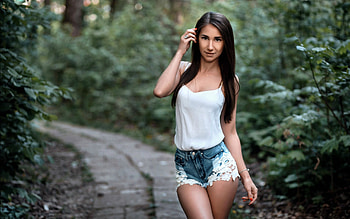 Veronika Galkovich, outdoors, model, shorts, brunette HD wallpaper
