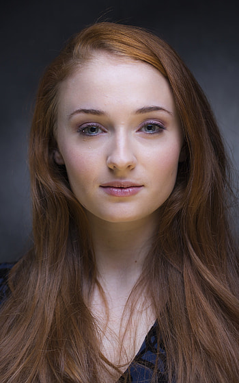 Sophie Turner, Celeb spotlight, Iconic actress, Stunning beauty HD phone wallpaper