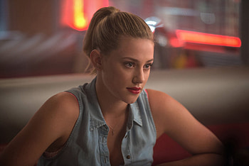 Lili Reinhart , Talented actress, Emotional performances, Popular TV show HD wallpaper