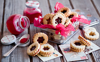Jam Filled Cookies, sweet, strawberry, dessert, delicious, raspberry, abstract, red, bakery, cookies HD wallpaper