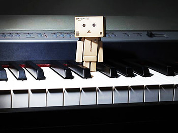 Danbo play trampoline on piano, danbo, cute, funny, trampoline on piano, play HD wallpaper