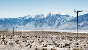 electric lines through a desert, electric lines, desert, mountains, brushes HD wallpaper