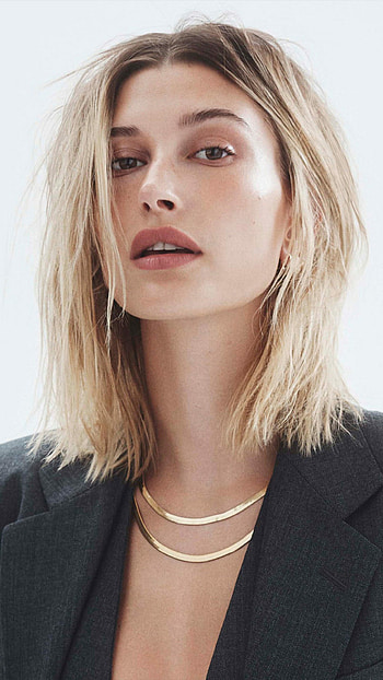 Hailey Bieber beauty, Ultra mobile , Stunning background, Celebrity icon HD phone wallpaper