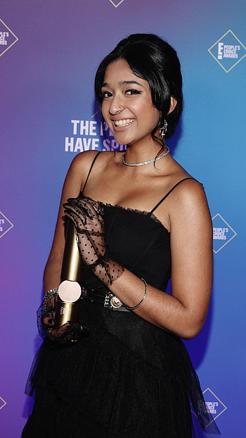 Maitreyi Ramakrishnan, never i had ever, hollywood actress HD phone wallpaper