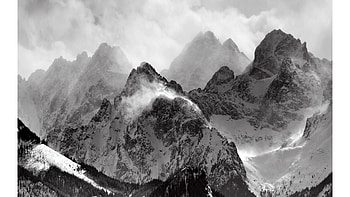 Black and White Mountains HD wallpaper