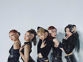 ITZY in Japan, Wacoca style, Life in the spotlight, Pop culture icons HD wallpaper