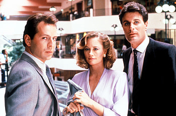 Complete Moonlighting series, DVD collector's delight, Memorable cast, DVD cover art HD wallpaper