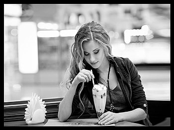 A Little While, graphy, black and white, alone, ice cream, woman HD wallpaper