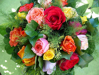 Diferent colors of roses bouquet, bouquet, graphy, colors, gift, spring, beauty, delicate, abstract, petals, artist, white, roses, art, soft, orange, pink, leaves, yellow, red, nature, flowers HD wallpaper