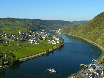 River Mosel, river, peaceful, ferry, Mosel, street, germany, nature, mountains, village HD wallpaper