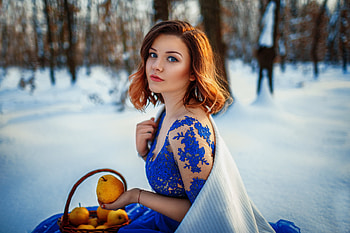 Short hair, beautiful, woman with blue eyes HD wallpaper