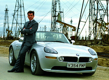 Pierce Brosnan, BMW Z8, James Bond promo, Fanpop HD wallpaper