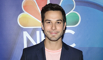 Glee audition, Skylar Astin trivia, Acting career, Celebrity news HD wallpaper