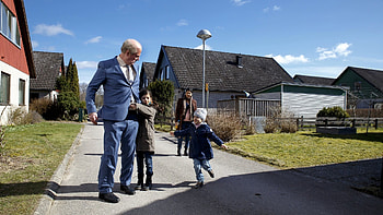 A Man Called Ove, Grumpy old man, Unexpected relationships, Heartwarming story HD wallpaper
