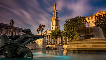 Trafalgar Square, London fountain, Iconic city view, England's charm HD wallpaper