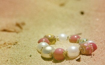 Decorations, Sand, Shine, Light, Miscellanea, Miscellaneous, Bracelet HD wallpaper