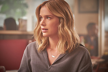 You ultra , resolution, Elizabeth Lail HD wallpaper